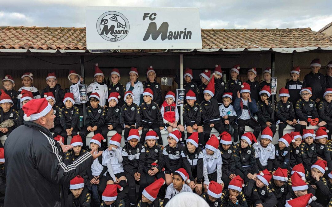 Le Père Noël apporte le goûter dans son sac pour nos  jeunes !