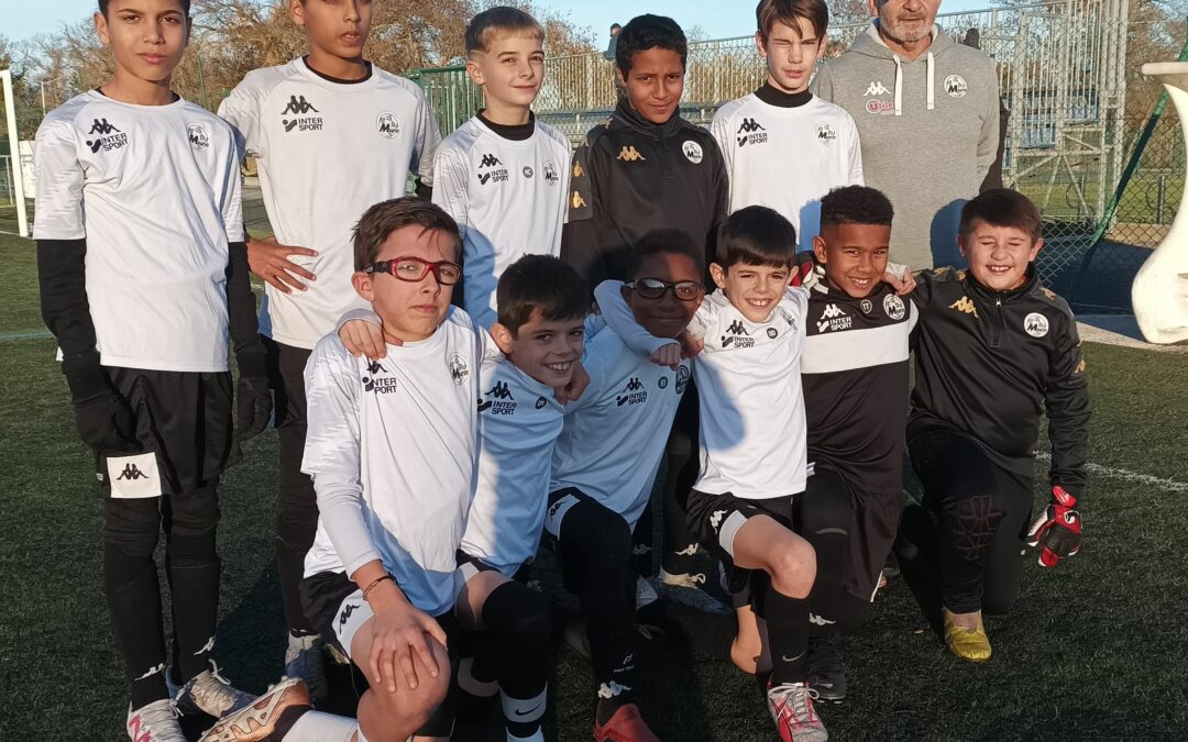 Les U12 célèbrent leur belle victoire