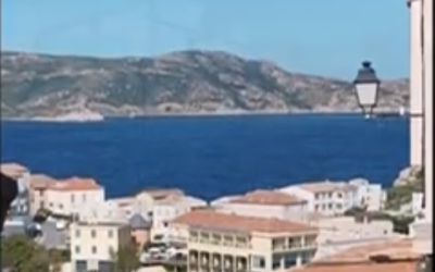 Stage en Corse : Que vont retenir les U15/U17 de la visite guidée de Calvi – Balagne et de sa citadelle? Et les U10-13 s’initient à la voile