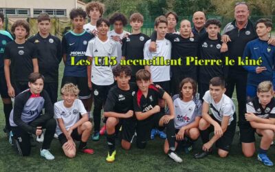 Notre Pierre, le kiné chez nos U15 pour leur expliquer les besoins de leurs muscles, tout un programme !